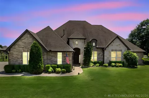 5100 E Hickory Bluff Dr, Claremore, OK 74019