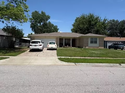 303 E 17th St, Owasso, OK 74055