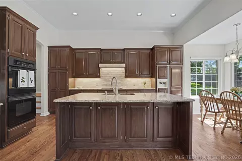 Kitchen - 3524 E 102nd Pl, Tulsa, OK 74137 photo 2 of 2