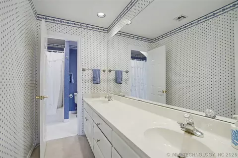 Bath - 3524 E 102nd Pl, Tulsa, OK 74137 photo 5 of 6