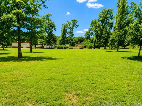 12923 W Southern Oaks St, Tahlequah, OK 74464