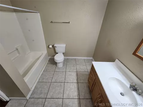 Bath - 218 E 14th, Ada, OK 74820 photo 1 of 3