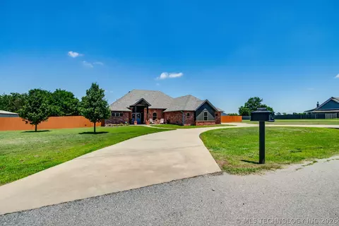 45100 Scotlyn Dr, Shawnee, OK 74801