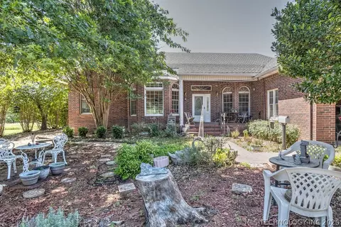 10211 E 2020, Waurika, OK 73573