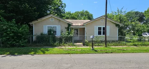 218 W Chickasaw Ave, Sallisaw, OK 74955