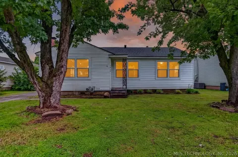 1860 S Armstrong Ave, Bartlesville, OK 74003
