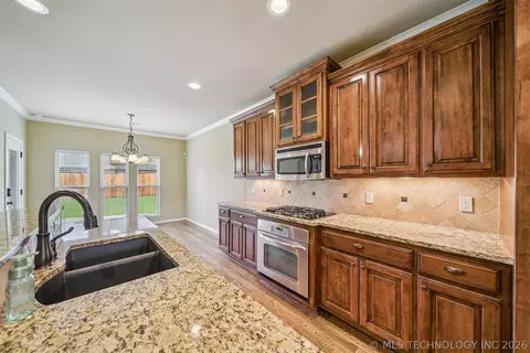 Kitchen - 18610 E 42nd Pl, Tulsa, OK 74134 photo 1 of 2
