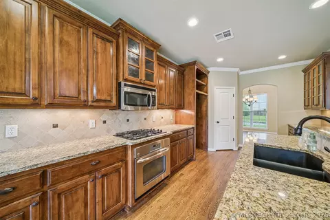 Kitchen - 18610 E 42nd Pl, Tulsa, OK 74134 photo 2 of 2
