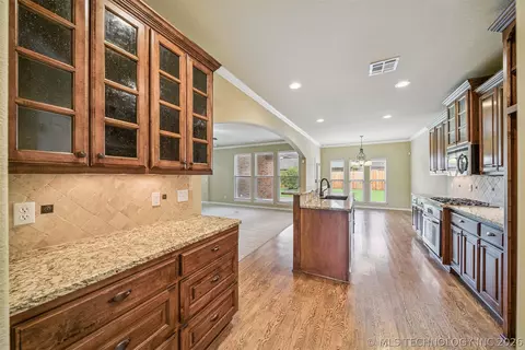 Entry Way - 18610 E 42nd Pl, Tulsa, OK 74134 photo 4 of 7