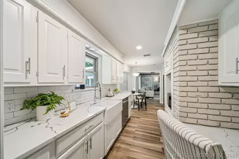 Kitchen - 7120 E 69th St, Tulsa, OK 74133 photo 7 of 7