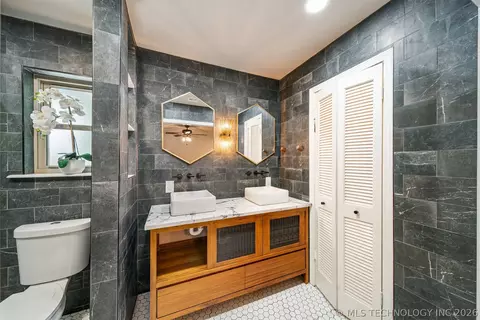 Bath - 7120 E 69th St, Tulsa, OK 74133 photo 5 of 9
