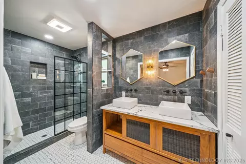 Bath - 7120 E 69th St, Tulsa, OK 74133 photo 7 of 9