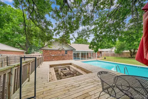 Exterior - 7120 E 69th St, Tulsa, OK 74133 photo 13 of 16