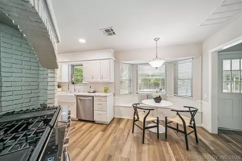 Kitchen - 7120 E 69th St, Tulsa, OK 74133 photo 3 of 7
