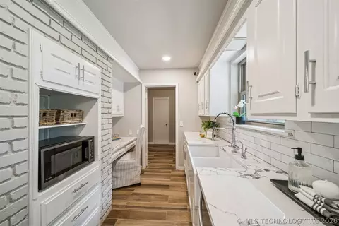 Kitchen - 7120 E 69th St, Tulsa, OK 74133 photo 5 of 7