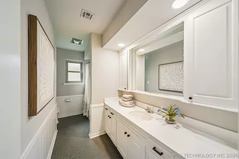 Bath - 7120 E 69th St, Tulsa, OK 74133 photo 2 of 9