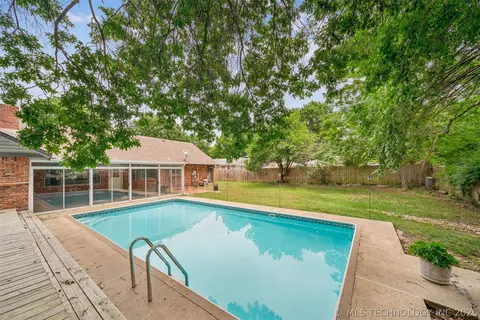 Exterior - 7120 E 69th St, Tulsa, OK 74133 photo 14 of 16
