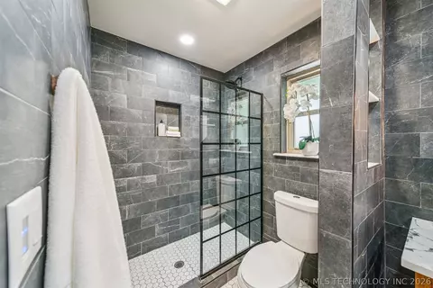 Bath - 7120 E 69th St, Tulsa, OK 74133 photo 8 of 9