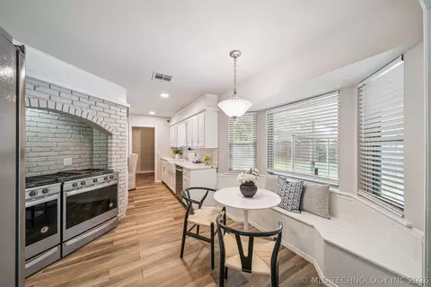Kitchen - 7120 E 69th St, Tulsa, OK 74133 photo 1 of 7