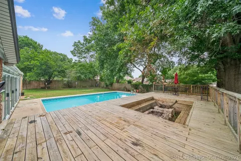 Exterior - 7120 E 69th St, Tulsa, OK 74133 photo 11 of 16