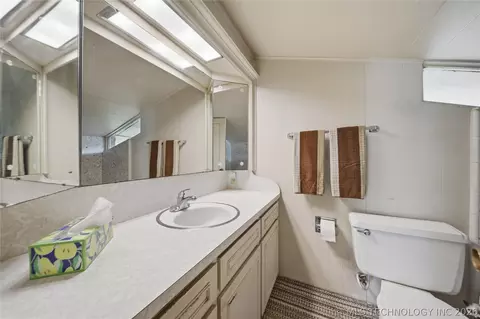 Bath - 246 Williams Ave, Eufaula, OK 74432 photo 1 of 3