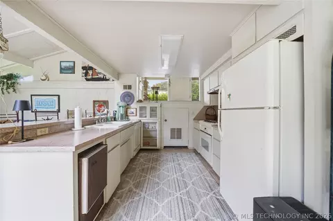 Kitchen - 246 Williams Ave, Eufaula, OK 74432 photo 2 of 3