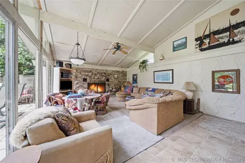 Living - 246 Williams Ave, Eufaula, OK 74432 photo 1 of 3
