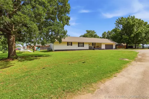 601 W Maple St, Drumright, OK 74030 photo 2