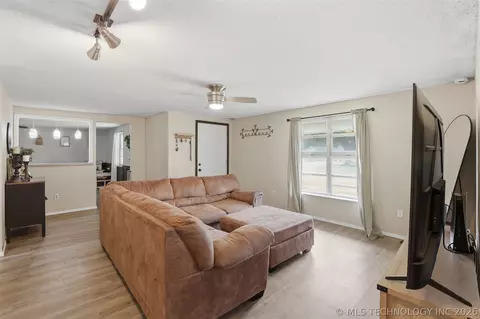 601 W Maple St, Drumright, OK 74030 photo 6