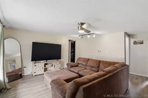 601 W Maple St, Drumright, OK 74030 photo 7