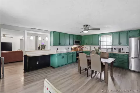 601 W Maple St, Drumright, OK 74030 photo 9