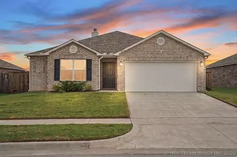 8517 E 163rd St S, Bixby, OK 74008