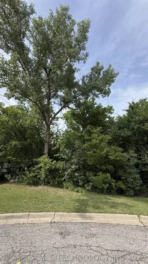 111 E 48th St S, Sand Springs, OK 74063