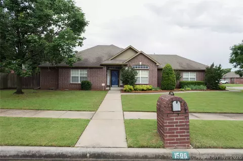 1506 N 19 Pl, Broken Arrow, OK 74012