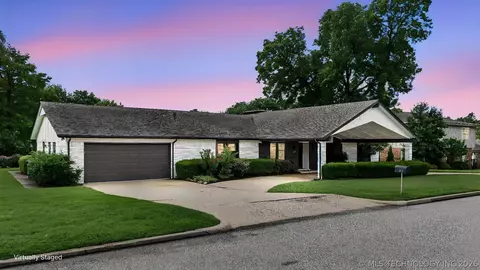 8309 Shadowood Ave, Broken Arrow, OK 74011