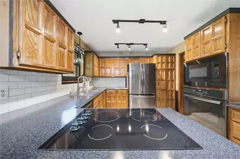 Kitchen - 8404 E 107th St, Tulsa, OK 74133 photo 1 of 5