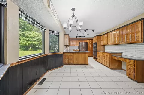 Kitchen - 8404 E 107th St, Tulsa, OK 74133 photo 5 of 5
