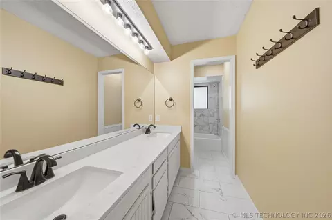 Bath - 8404 E 107th St, Tulsa, OK 74133 photo 3 of 4