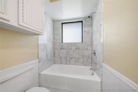 Bath - 8404 E 107th St, Tulsa, OK 74133 photo 4 of 4