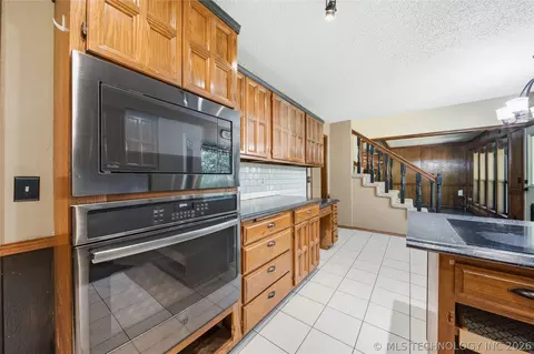 Kitchen - 8404 E 107th St, Tulsa, OK 74133 photo 3 of 5