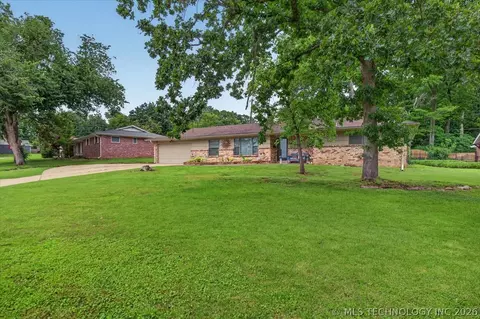 2731 Evergreen Dr, Bartlesville, OK 74006