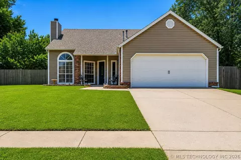 1910 S Fir Pl, Broken Arrow, OK 74012