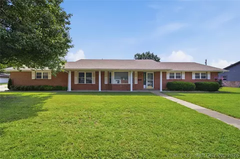 106 W Lewis Ave, Vinita, OK 74301