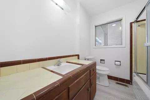 Bath - 6746 E 28th St, Tulsa, OK 74129 photo 2 of 2