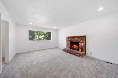 Living - 6746 E 28th St, Tulsa, OK 74129 photo 2 of 3
