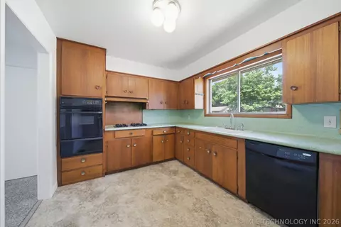 Kitchen - 6746 E 28th St, Tulsa, OK 74129 photo 2 of 3
