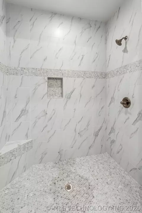 Bath - 14920 S Sequoia St S, Glenpool, OK 74033 photo 8 of 8