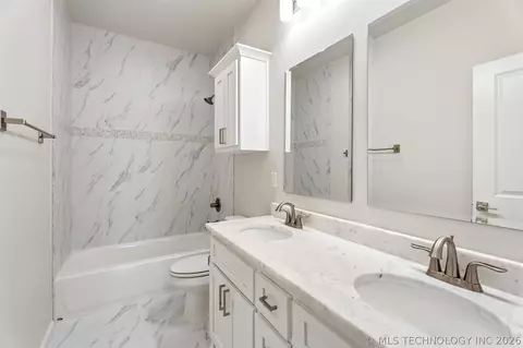 Bath - 14920 S Sequoia St S, Glenpool, OK 74033 photo 5 of 8