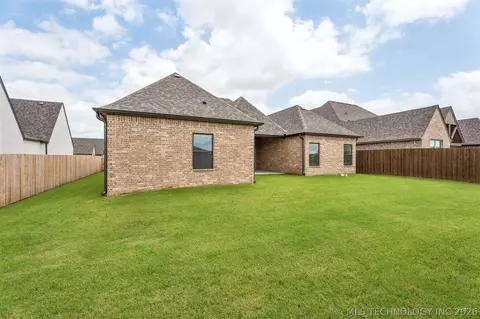 Exterior - 14920 S Sequoia St S, Glenpool, OK 74033 photo 4 of 6