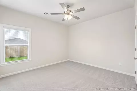 Bedroom - 14920 S Sequoia St S, Glenpool, OK 74033 photo 4 of 7